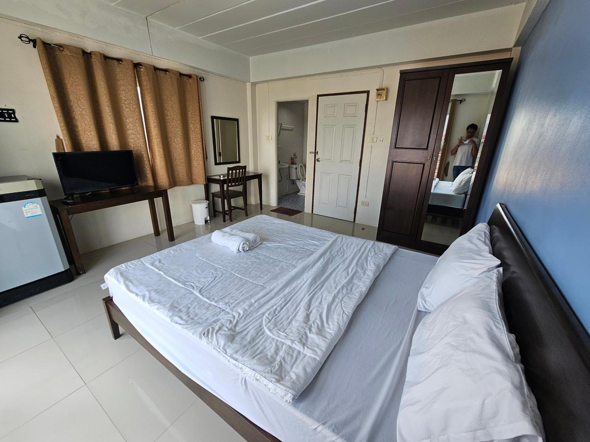 Si Fah At Bangsaen Hotel Ban Rong Khoei Exteriér fotografie